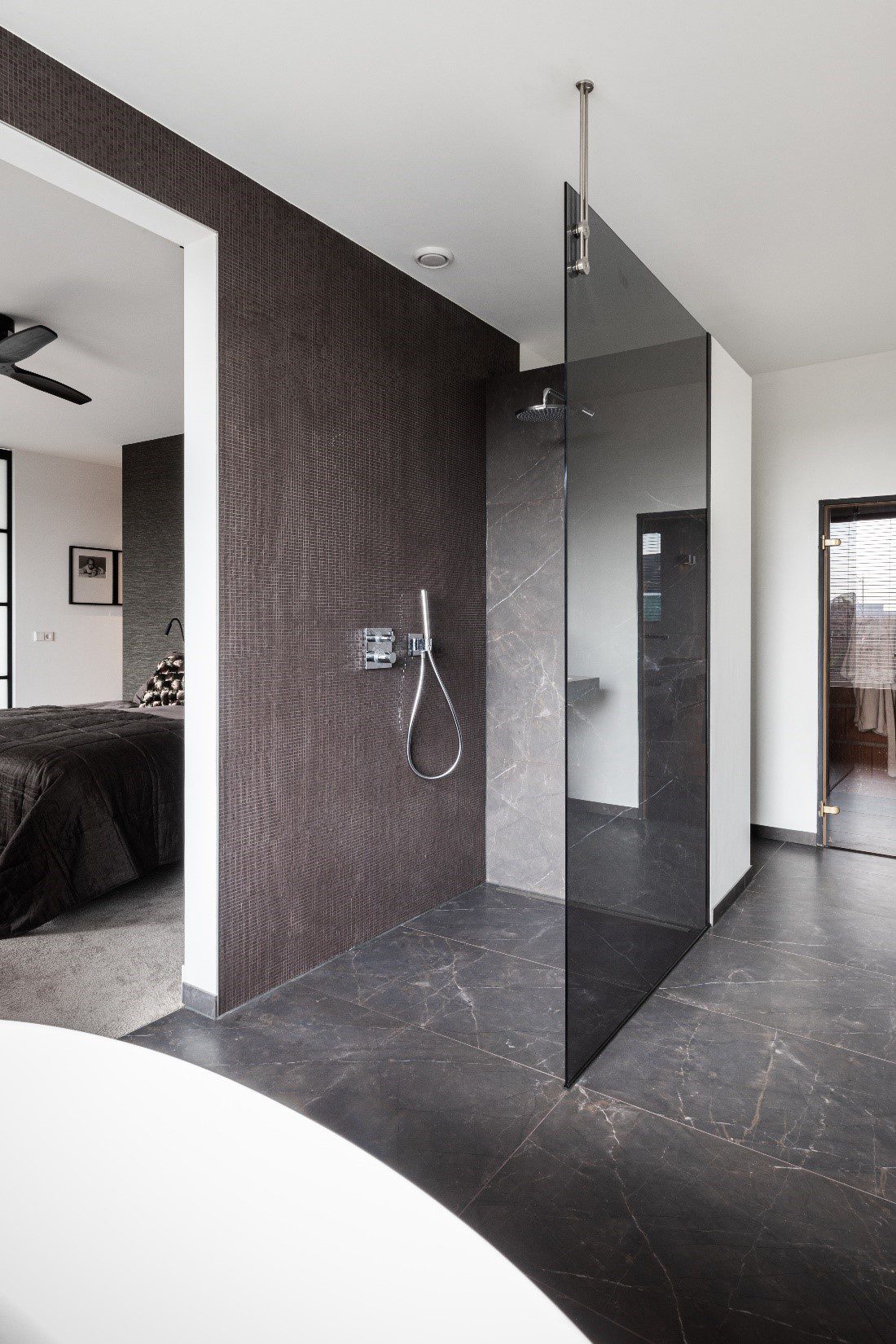 Project marmerlook badkamer – luxe villa te Tilburg
